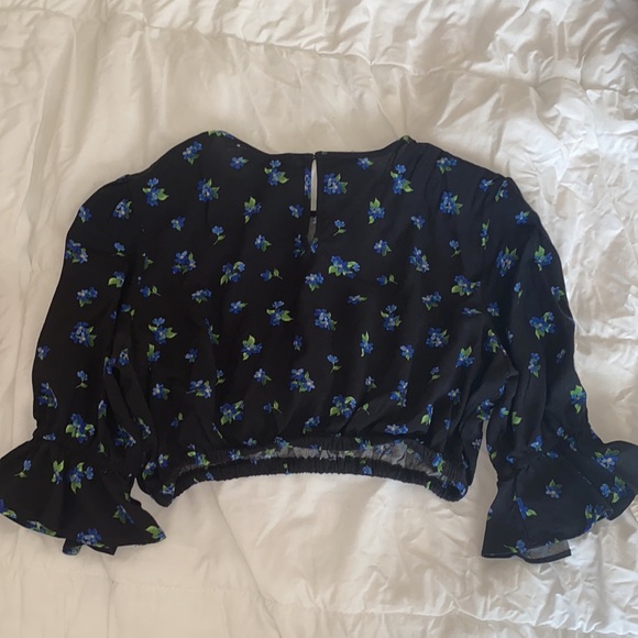 We wore what cropped watercolor ditsy top - Picture 3 of 4